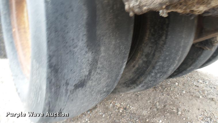 image for item ED9143 Hyster pneumatic roller