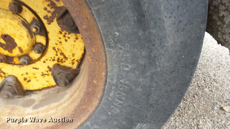 image for item ED9143 Hyster pneumatic roller