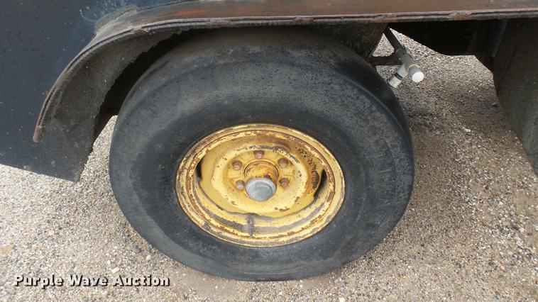 image for item ED9143 Hyster pneumatic roller