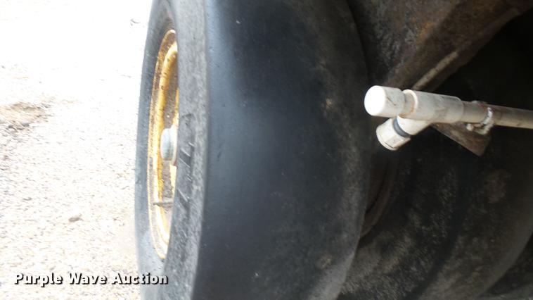 image for item ED9143 Hyster pneumatic roller