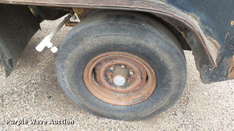 image for item ED9143 Hyster pneumatic roller