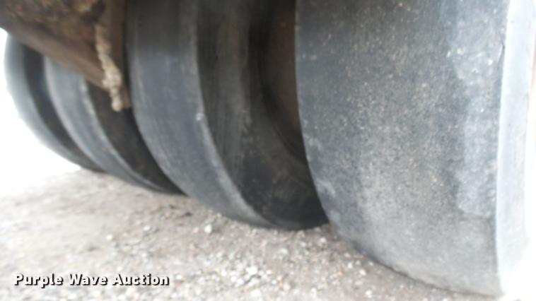 image for item ED9143 Hyster pneumatic roller