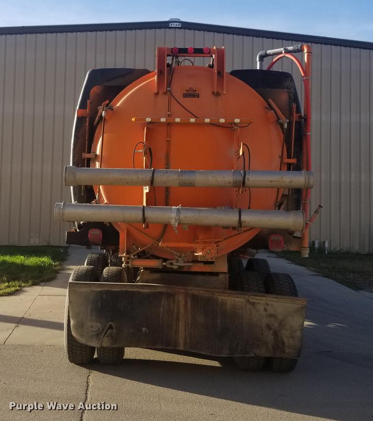 image for item EE9263 1996 Ford LNT8000 vacuum truck