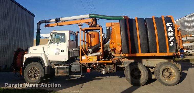 image for item EE9263 1996 Ford LNT8000 vacuum truck