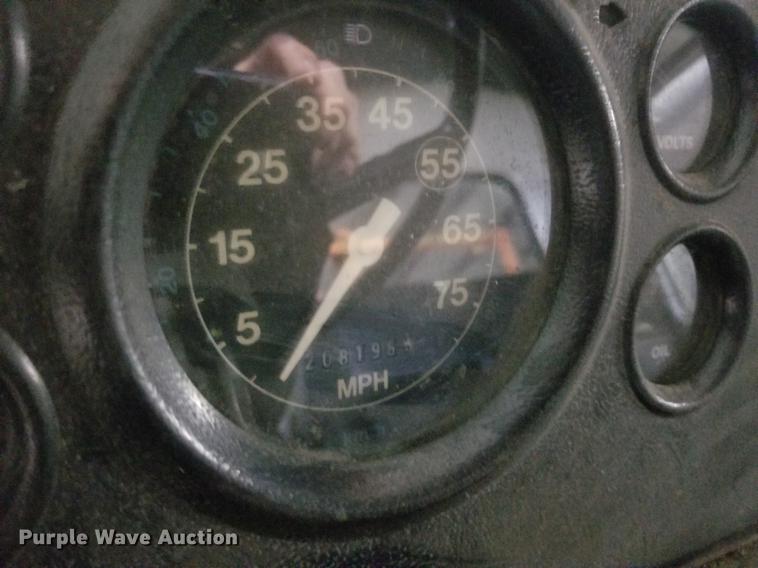 image for item EE9263 1996 Ford LNT8000 vacuum truck