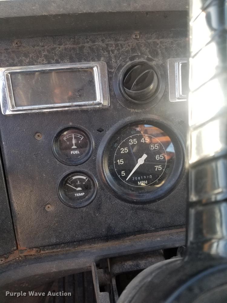 image for item EE9263 1996 Ford LNT8000 vacuum truck