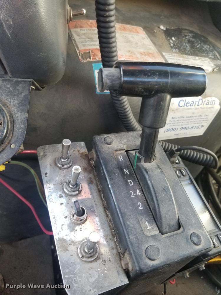 image for item EE9263 1996 Ford LNT8000 vacuum truck