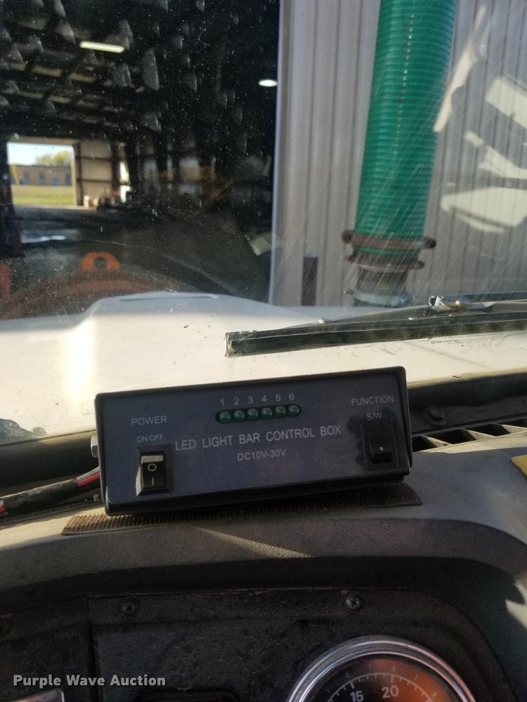 image for item EE9263 1996 Ford LNT8000 vacuum truck