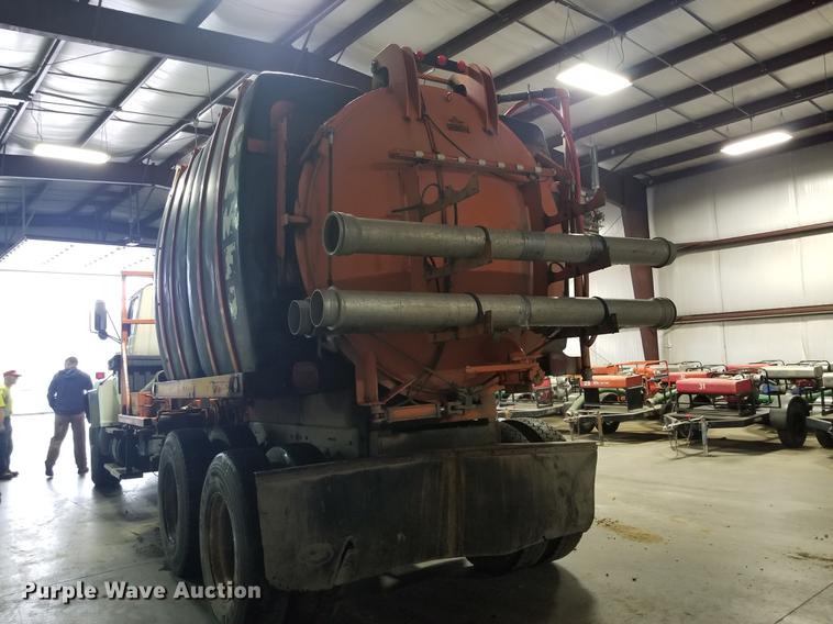 image for item EE9263 1996 Ford LNT8000 vacuum truck