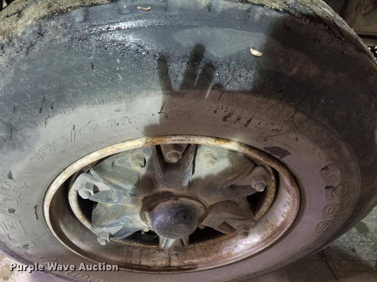 image for item EE9263 1996 Ford LNT8000 vacuum truck