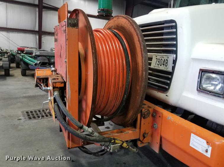 image for item EE9263 1996 Ford LNT8000 vacuum truck