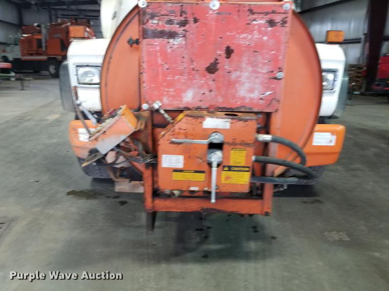 image for item EE9263 1996 Ford LNT8000 vacuum truck