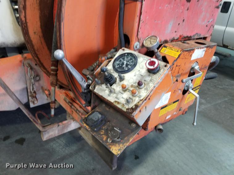 image for item EE9263 1996 Ford LNT8000 vacuum truck