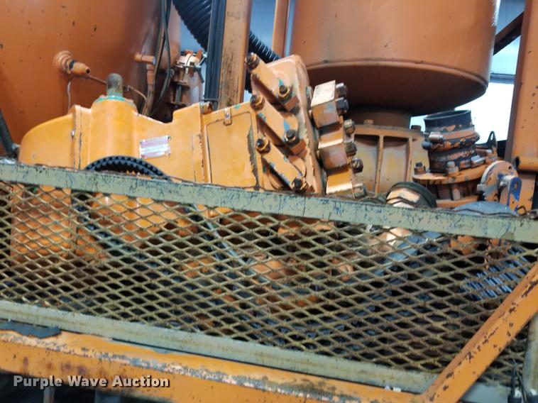 image for item EE9263 1996 Ford LNT8000 vacuum truck