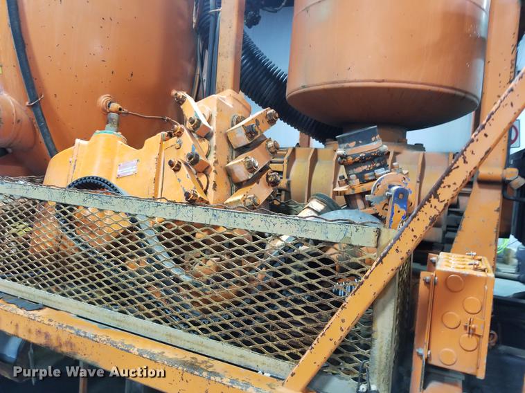 image for item EE9263 1996 Ford LNT8000 vacuum truck