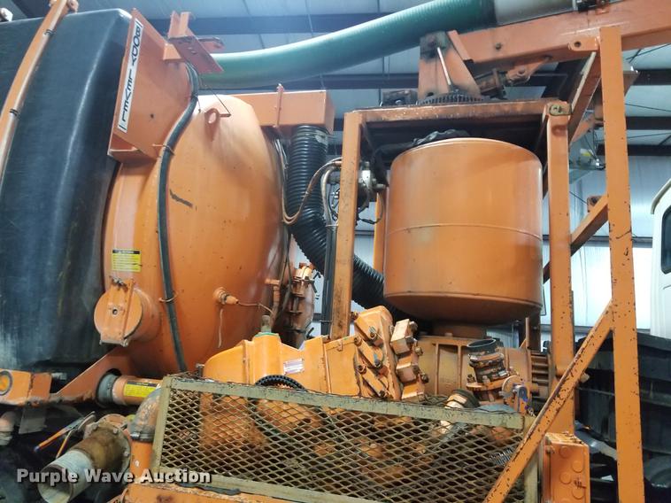 image for item EE9263 1996 Ford LNT8000 vacuum truck