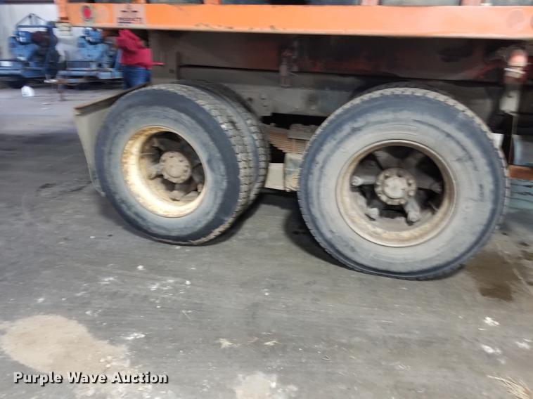 image for item EE9263 1996 Ford LNT8000 vacuum truck