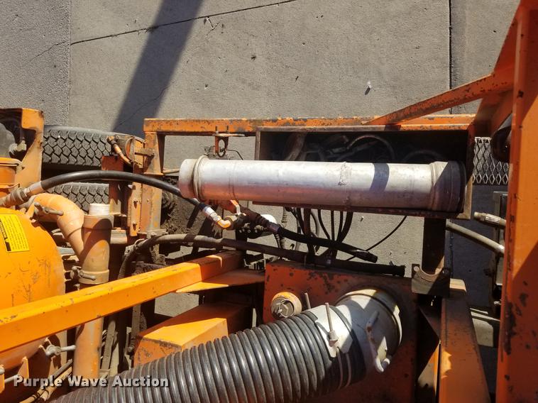 image for item EE9263 1996 Ford LNT8000 vacuum truck