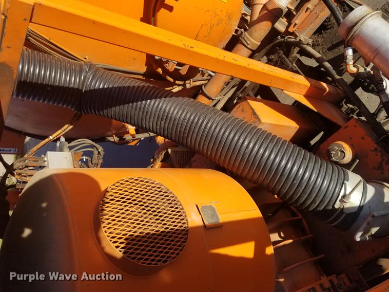 image for item EE9263 1996 Ford LNT8000 vacuum truck