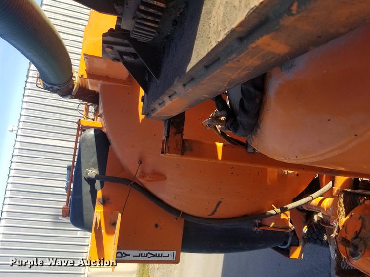 image for item EE9263 1996 Ford LNT8000 vacuum truck