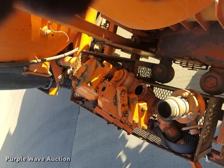 image for item EE9263 1996 Ford LNT8000 vacuum truck