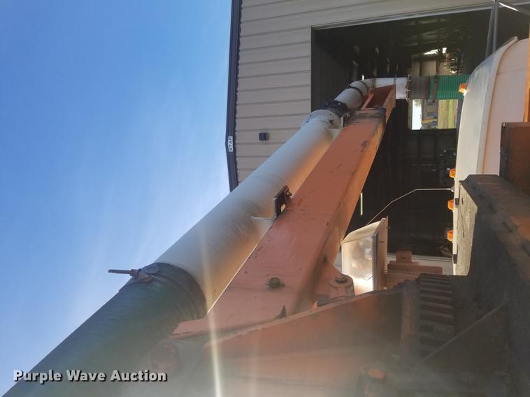 image for item EE9263 1996 Ford LNT8000 vacuum truck