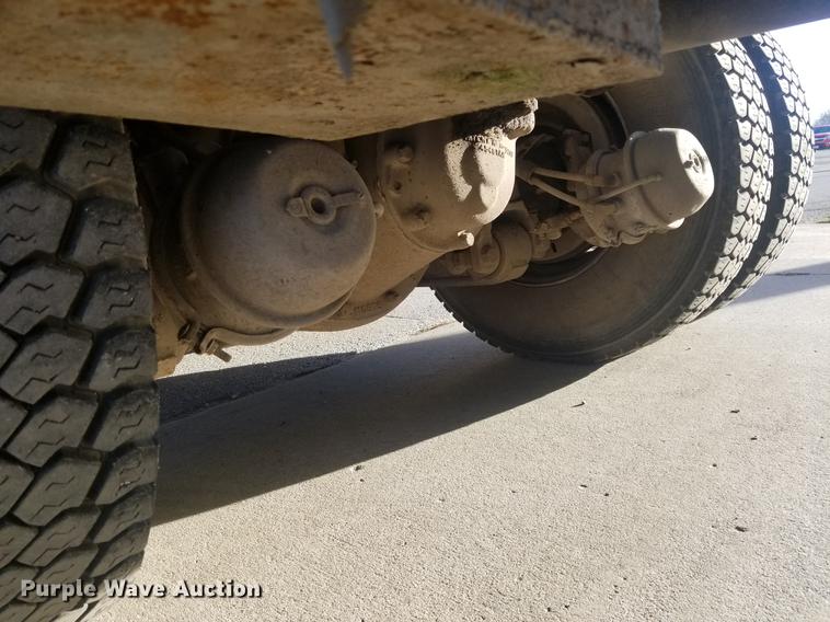 image for item EE9263 1996 Ford LNT8000 vacuum truck