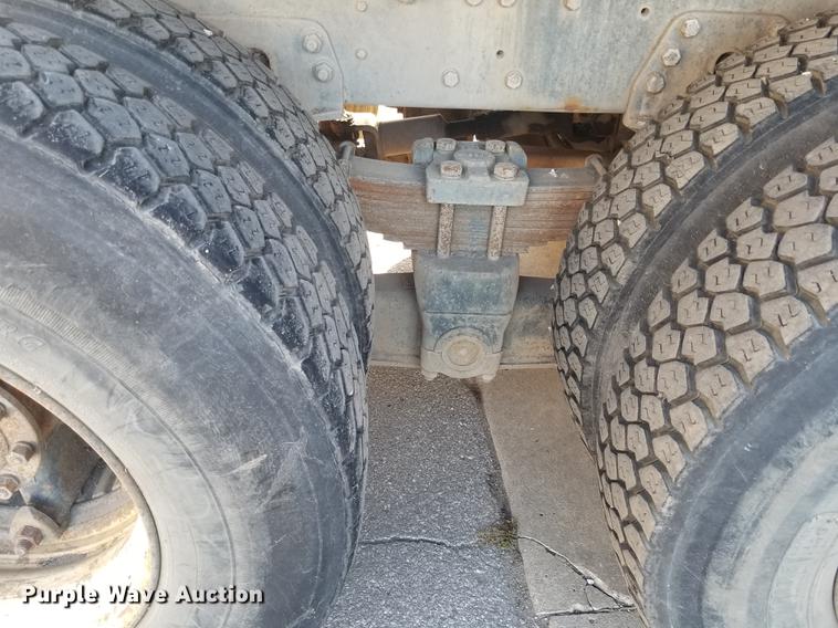 image for item EE9263 1996 Ford LNT8000 vacuum truck