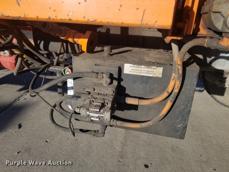 image for item EE9263 1996 Ford LNT8000 vacuum truck