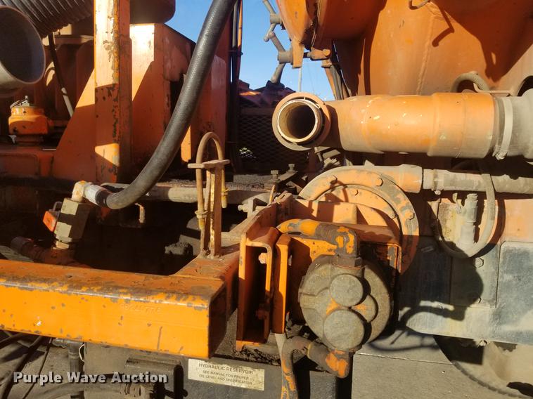 image for item EE9263 1996 Ford LNT8000 vacuum truck