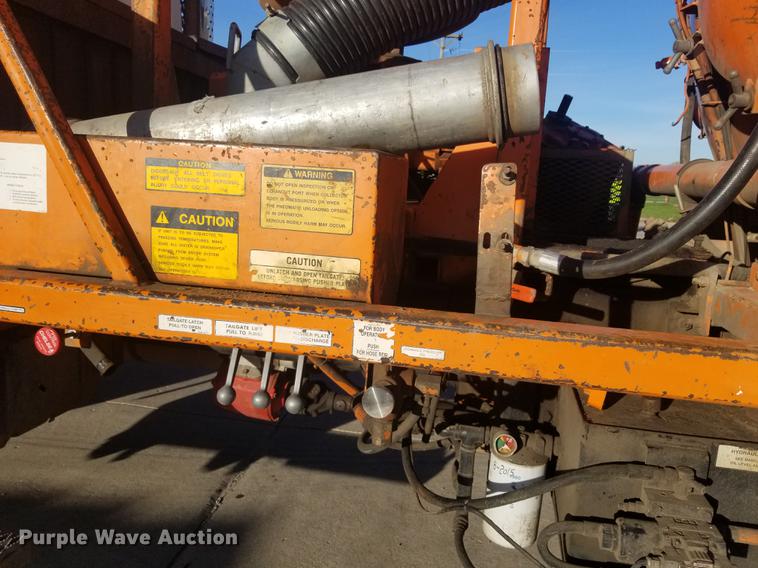 image for item EE9263 1996 Ford LNT8000 vacuum truck