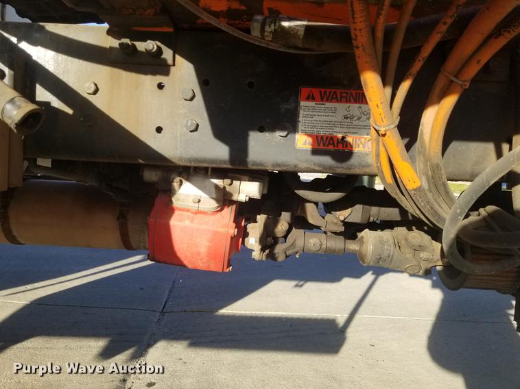 image for item EE9263 1996 Ford LNT8000 vacuum truck