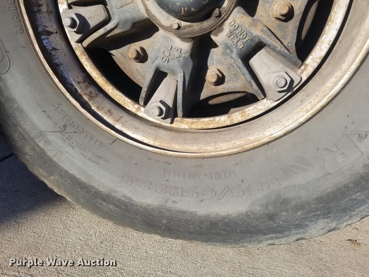 image for item EE9263 1996 Ford LNT8000 vacuum truck