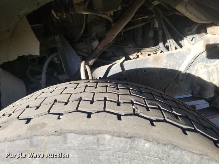 image for item EE9263 1996 Ford LNT8000 vacuum truck