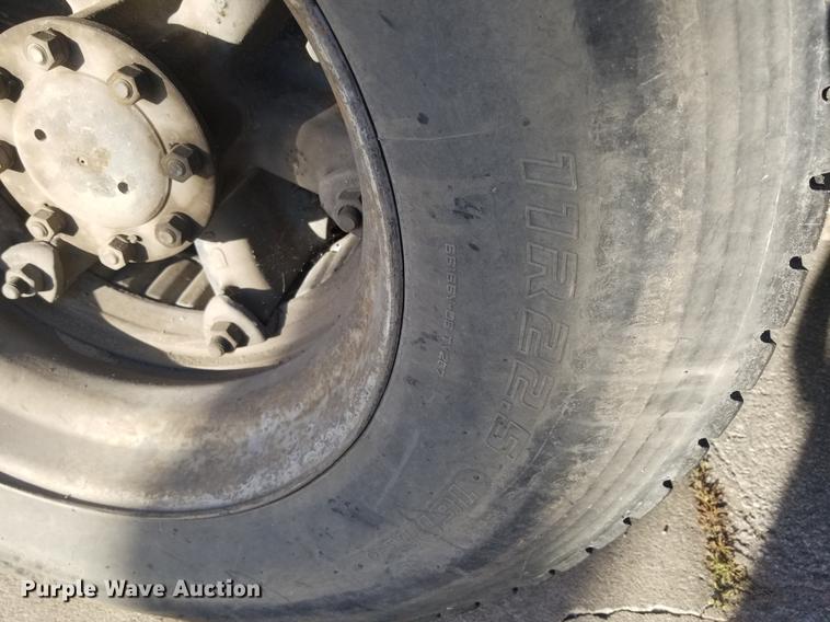 image for item EE9263 1996 Ford LNT8000 vacuum truck