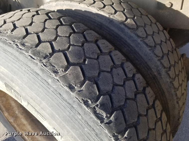 image for item EE9263 1996 Ford LNT8000 vacuum truck