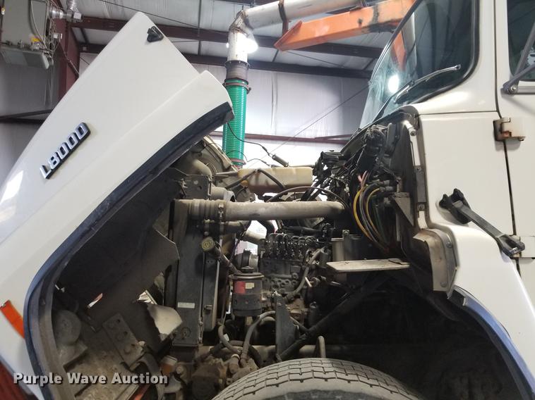 image for item EE9263 1996 Ford LNT8000 vacuum truck