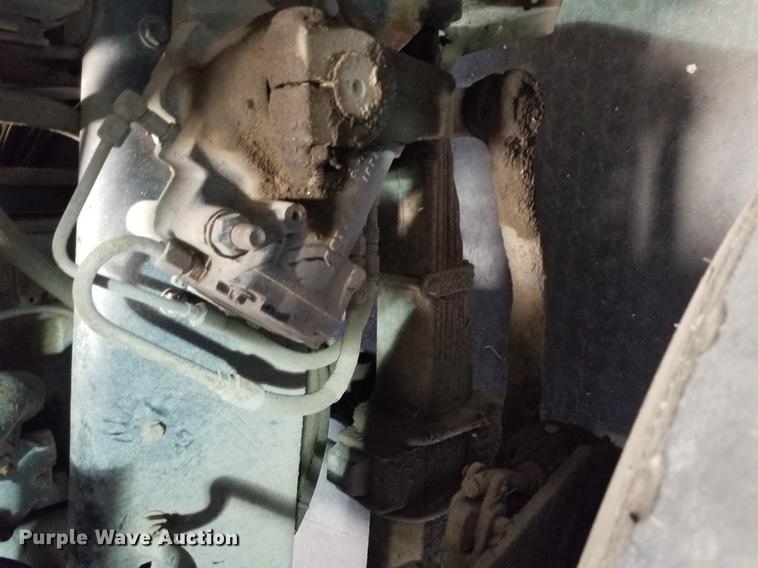 image for item EE9263 1996 Ford LNT8000 vacuum truck