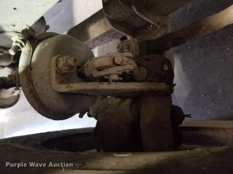 image for item EE9263 1996 Ford LNT8000 vacuum truck