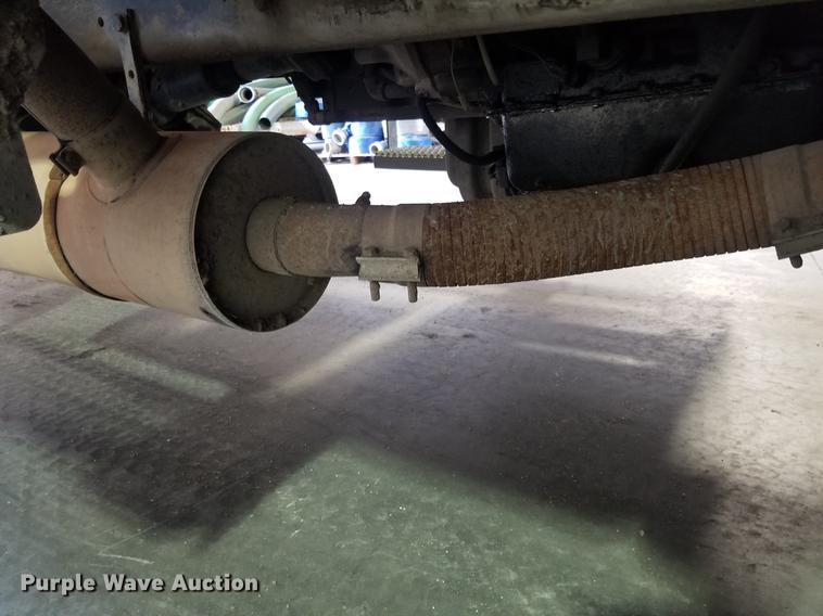 image for item EE9263 1996 Ford LNT8000 vacuum truck