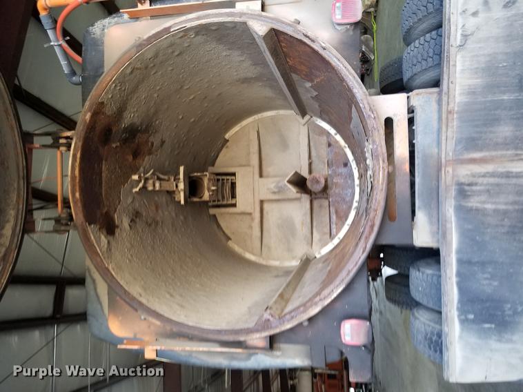 image for item EE9263 1996 Ford LNT8000 vacuum truck