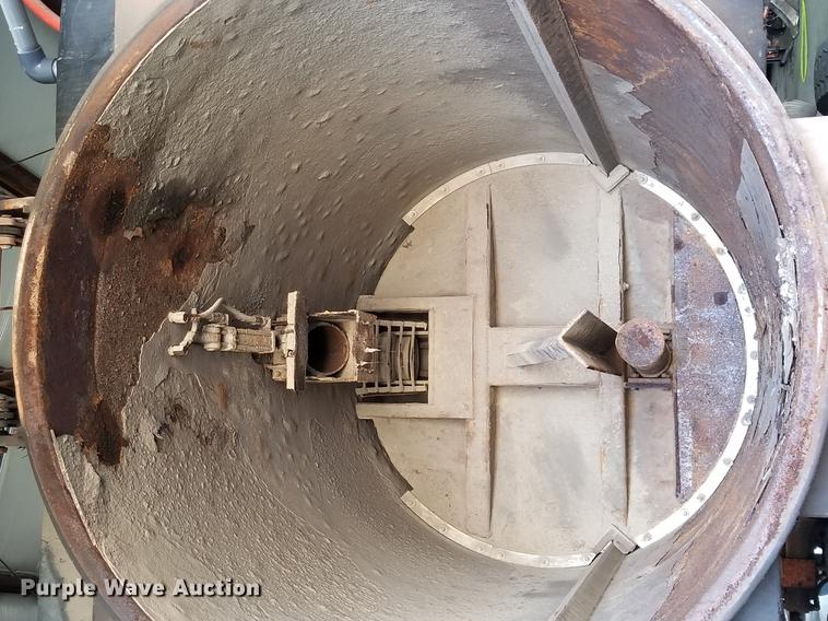 image for item EE9263 1996 Ford LNT8000 vacuum truck