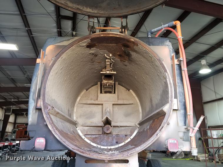 image for item EE9263 1996 Ford LNT8000 vacuum truck