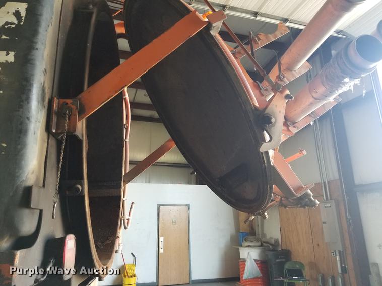 image for item EE9263 1996 Ford LNT8000 vacuum truck