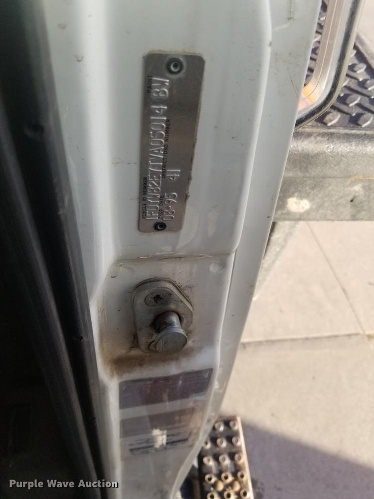 image for item EE9263 1996 Ford LNT8000 vacuum truck