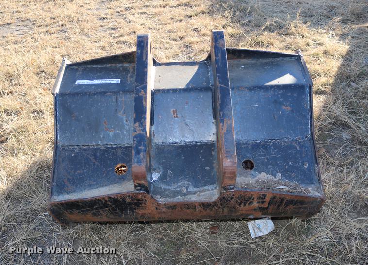 image for item EE9924 36"W bucket