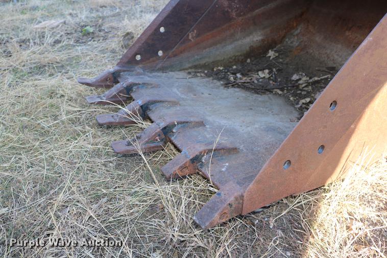 image for item EE9924 36"W bucket