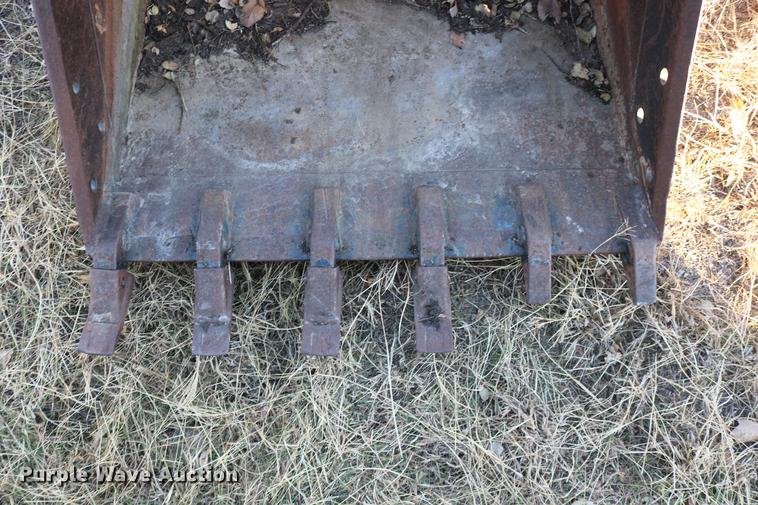 image for item EE9924 36"W bucket