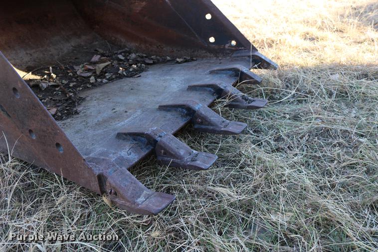 image for item EE9924 36"W bucket