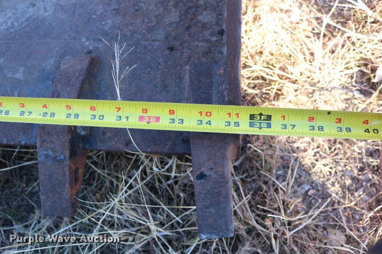 image for item EE9924 36"W bucket